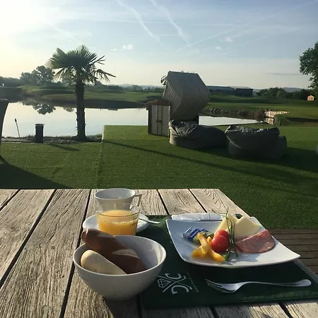 Diamond Country Club Hotel Atzenbrugg